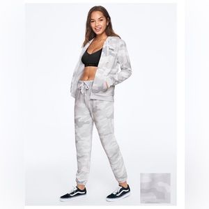 NWT. NIP. EVERYDAY PERFECT FULL ZIP CLASSIC PANTS